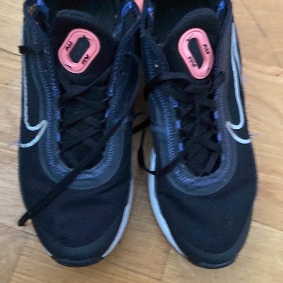 Womens Airmax - Picture 2 of 5